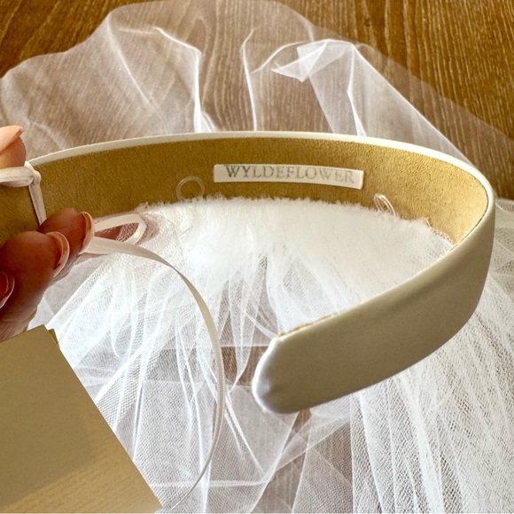 Wedding / bridal white double layer veil on headband - Picture 9 of 11